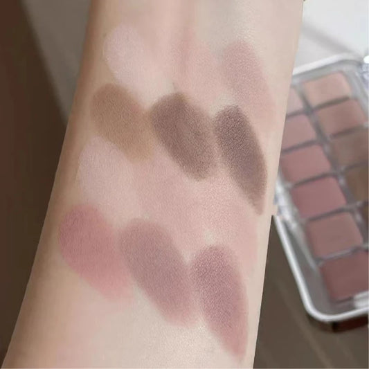 "Full Matte Cool Eyeshadow Palette: Earth Tones & Low Saturation for a Lasting, Cool Atmosphere"